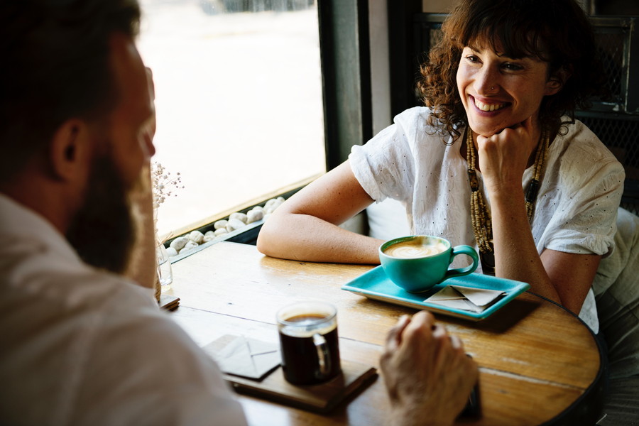 恋愛で楽しい会話をする４つの方法！女性と話す時のコツ
